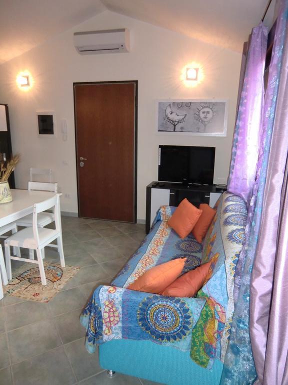 La Casa Felice Appartamenti Chia Kamer foto