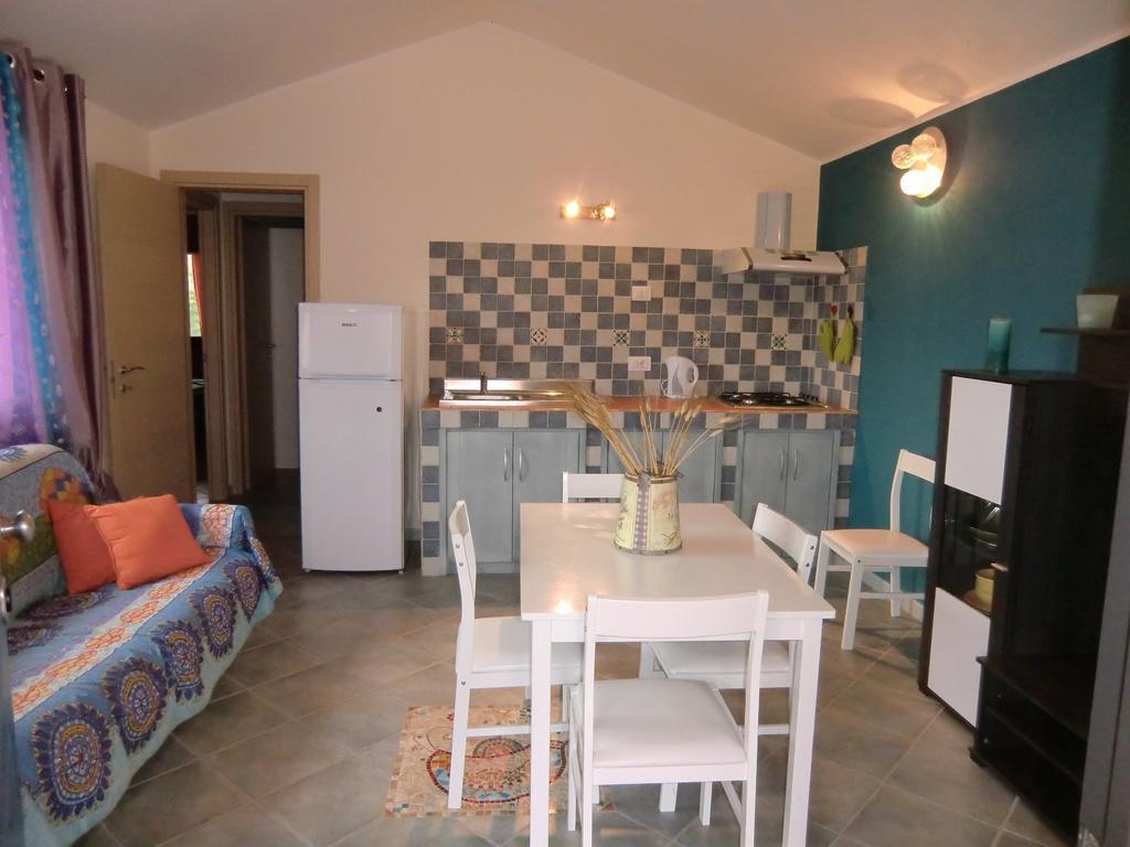La Casa Felice Appartamenti Chia Kamer foto